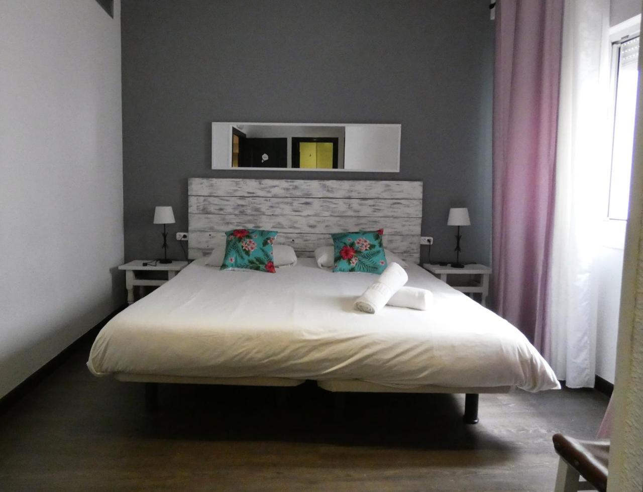 โอเอซิส แบ็กแพกเกอร์ โตเลโด Hostel ภายนอก รูปภาพ
